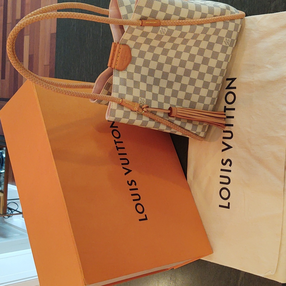 Louis Vuitton Propriano EXC Cond!